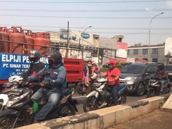 Truk Muatan Pasir Mogok Sejak Kemarin, Flyover Ciputat Sempat Macet
