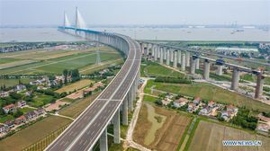 Jembatan Kabel Terpanjang di Dunia 11 Km Dibuka di China