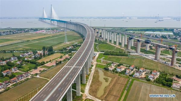 Jembatan Kabel Terpanjang di Dunia 11 Km Dibuka di China