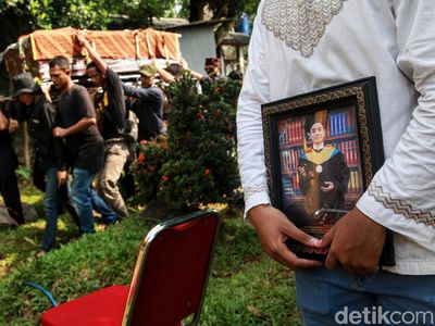 Suasana Haru Iringi Pemakaman Editor MetroTV Yodi Prabowo