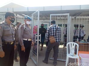 Keluarga Jenazah PDP di Lamongan Sempat Tolak Pemulasaran Protokol COVID Keluarga Jenazah PDP di Lamongan Sempat Tolak Pemulasaran Protokol COVID