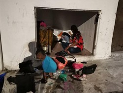 Viral Kisah Miris Ibu dan Tiga Anaknya yang Tinggal di Tempat Sampah