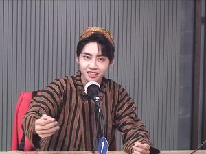 Dipanggil Mas Radit, Gantengnya Idol KPop Lee Jin Hyuk Pakai Blangkon & Lurik Dipanggil Mas Radit, Gantengnya Idol KPop Lee Jin Hyuk Pakai Blangkon & Lurik