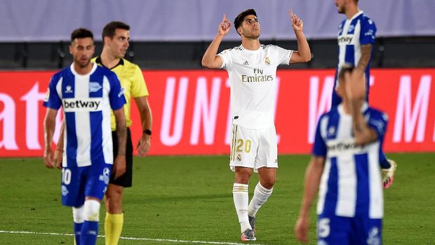 MADRID, SPAIN - JULY 10: Marco Asensio #20 of Real Madrid celebrates after he scores his team's 2nd goal during the Liga match between Real Madrid CF and Deportivo Alaves at Estadio Alfredo Di Stefano on July 10, 2020 in Madrid, Spain. (Photo by Denis Doyle/Getty Images)