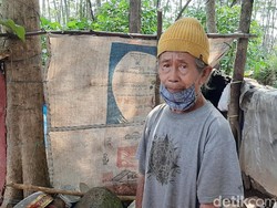 Dibuatkan Rumah Warga, Mbah Tarso Terharu Tak Lagi Tinggal di Gubuk Karung