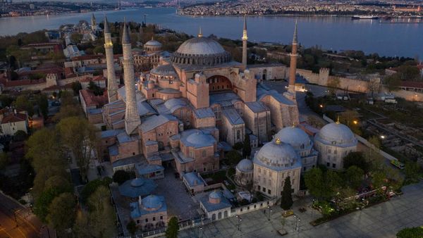 Melihat Lebih Dekat Hagia Sophia yang Kini Resmi Jadi Masjid