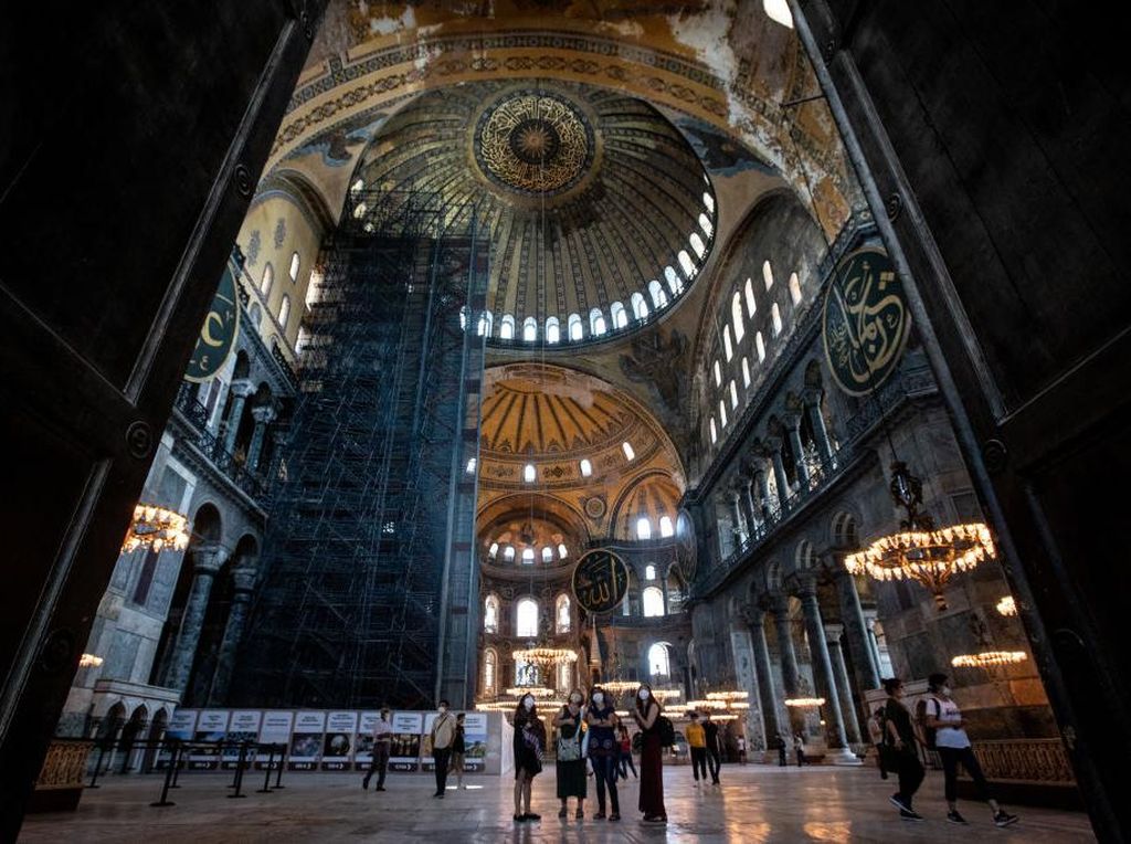 Mirip Hagia Sophia, 7 Tempat Ibadah Ini Juga Berubah Fungsi Mirip Hagia Sophia, 7 Tempat Ibadah Ini Juga Berubah Fungsi