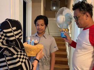 Kulineran Mewah Nino Kuya, Anak Uya Kuya yang Sering Prank Jadi Gembel Kulineran Mewah Nino Kuya, Anak Uya Kuya yang Sering Prank Jadi Gembel