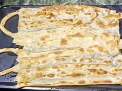 Unik! Restoran India Ini Sajikan Roti Parotta Bentuk Masker