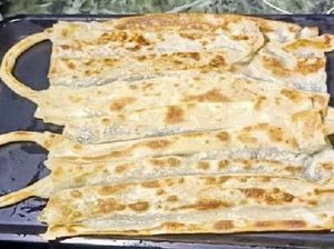 Unik! Restoran India Ini Sajikan Roti Parotta Bentuk Masker Unik! Restoran India Ini Sajikan Roti Parotta Bentuk Masker