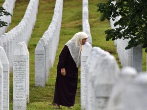 25 Tahun Pembantaian Muslim Srebrenica, Kuburan Massal Masih Terus Ditemukan 25 Tahun Pembantaian Muslim Srebrenica, Kuburan Massal Masih Terus Ditemukan