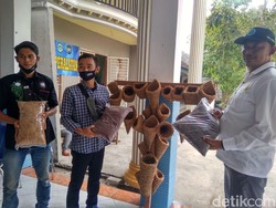 Pemuda di Lamongan Berkreasi dengan Sabut Kelapa