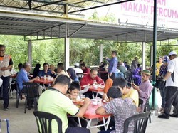 Mulia! Pasangan Ini Buka Restoran Gratis Untuk Bantu Orang Kekurangan
