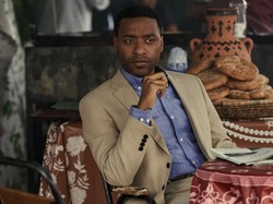 Bintangi The Old Guard, Chiwetel Ejiofor Kagumi Etos Kerja Charlize Theron