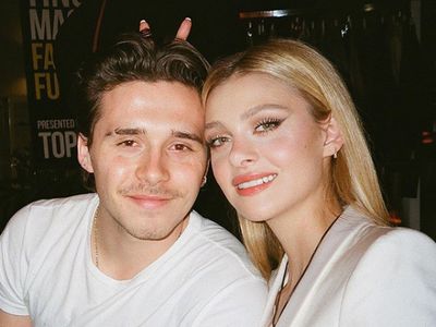 8 Foto Brooklyn Beckham Mesra dengan Nicola Peltz, Tunangan di Usia 21