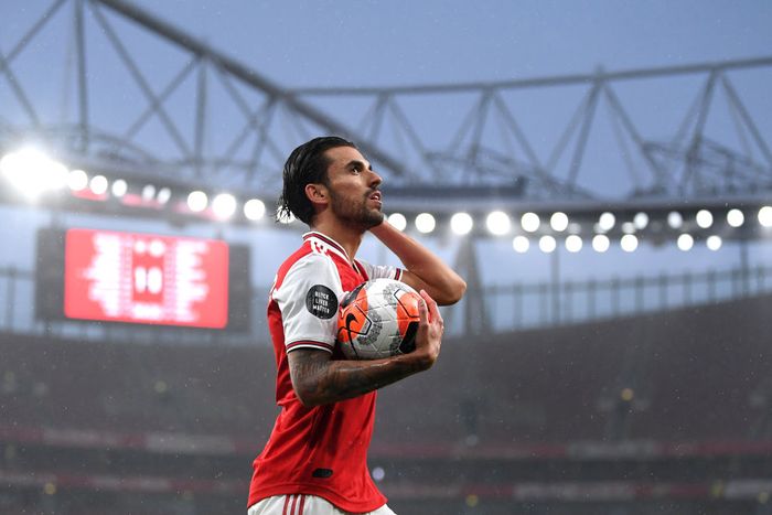 Dani Ceballos LONDON, ENGLAND - JULY 07: Dani Ceballos of Arsenal looks on during the Premier League match between Arsenal FC and Leicester City at Emirates Stadium on July 07, 2020 in London, England. Football Stadiums around Europe remain empty due to the Coronavirus Pandemic as Government social distancing laws prohibit fans inside venues resulting in all fixtures being played behind closed doors. (Photo by Michael Regan/Getty Images)
