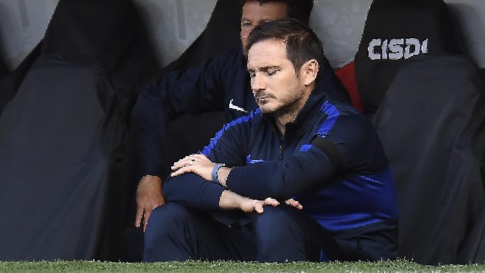 Chelseas head coach Frank Lampard, left, gestures during the English Premier League soccer match between Sheffield United and Chelsea at Bramall Lane in Sheffield, England, Saturday, July 11, 2020. (Peter Powell/Pool via AP)