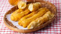 20 Cakwe dan Kue Bantal Empuk Gurih Ada di Sini!