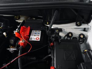 Aki Mobil Soak, Ini Bahayanya Kalau Tetap Paksa Starter