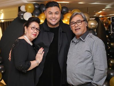 Potret Kedekatan Ivan Gunawan dengan Sang Ayah