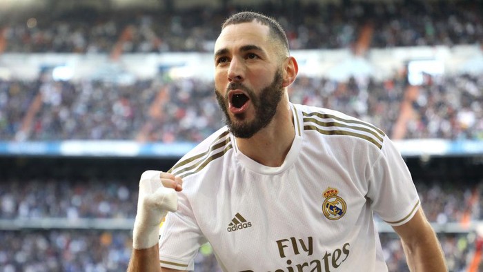 MADRID, SPAIN - FEBRUARY 01: Karim Benzema of Real Madrid celebrates after scoring his teams first goal during the La Liga match between Real Madrid CF and Club Atletico de Madrid at Estadio Santiago Bernabeu on February 01, 2020 in Madrid, Spain. (Photo by Angel Martinez/Getty Images)