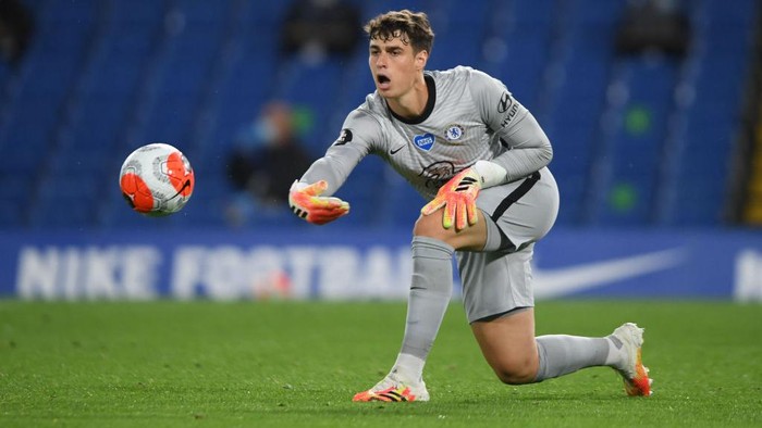 LONDON, ENGLAND - JULY 04: Kepa Arrizabalaga of Chelsea throws the ball out during the Premier League match between Chelsea FC and Watford FC at Stamford Bridge on July 04, 2020 in London, England. Football Stadiums around Europe remain empty due to the Coronavirus Pandemic as Government social distancing laws prohibit fans inside venues resulting in all fixtures being played behind closed doors. (Photo by Mike Hewitt/Getty Images)