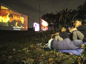 Layar Tancap Hiburan Alternatif Warga di Tengah Pandemi