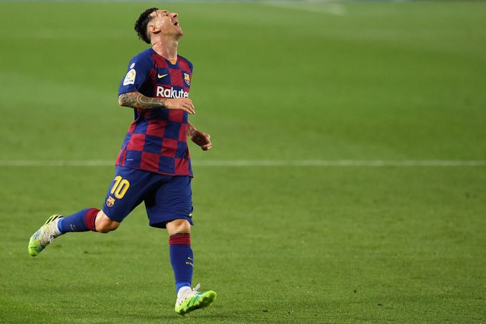 Lionel Messi BARCELONA, SPAIN - JUNE 30: Lionel Messi of FC Barcelona reacts during the Liga match between FC Barcelona and Club Atletico de Madrid at Camp Nou on June 30, 2020 in Barcelona, Spain. (Photo by David Ramos/Getty Images)