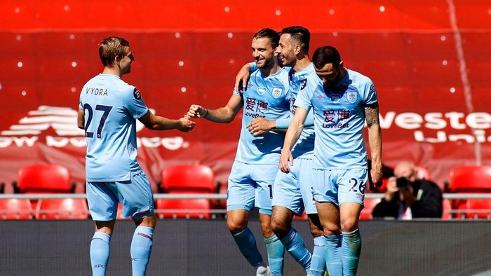 LIVERPOOL, ENGLAND - JULY 11: Jay Rodriguez of Burnley celebrates with teammates after scoring his teams first goal during the Premier League match between Liverpool FC and Burnley FC at Anfield on July 11, 2020 in Liverpool, England. Football Stadiums around Europe remain empty due to the Coronavirus Pandemic as Government social distancing laws prohibit fans inside venues resulting in all fixtures being played behind closed doors. (Photo by Phil Noble/Pool via Getty Images)