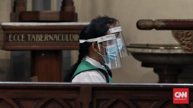 Gereja Paroki Katedral Jakarta dipastikan buka perdana di masa transisi menuju new normal.  misa berlangsung pukul 09.00 dan misa harian pukul 18.00 WIB. Jakarta,  Minggu (12/7). CNN Indonesia/Andry Novelino