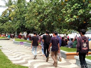 Foto Keramaian di Pantai Pangandaran Hari Ini