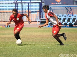 Shopee Liga 1 Mulai Oktober, Dua Pemain Persela Genjot Latihan