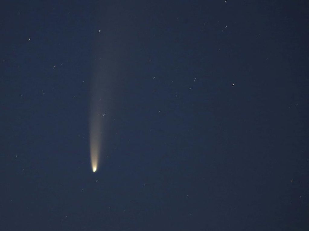Potret Komet Neowise yang Bisa Dilihat dengan Mata Telanjang