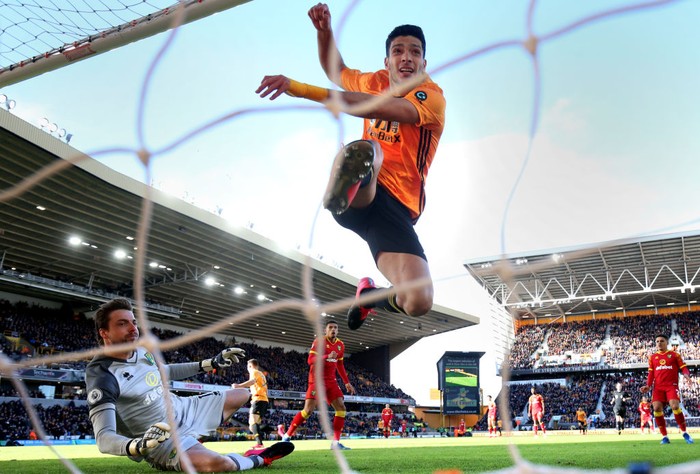 WOLVERHAMPTON, ENGLAND - FEBRUARY 23: Raul Jimenez of Wolverhampton Wanderers scores his teams third goal past Tim Krul of Norwich City during the Premier League match between Wolverhampton Wanderers and Norwich City at Molineux on February 23, 2020 in Wolverhampton, United Kingdom. (Photo by Marc Atkins/Getty Images)