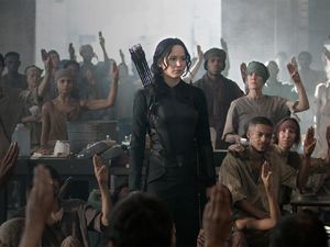 Sinopsis The Hunger Games: Mockingjay Part 1