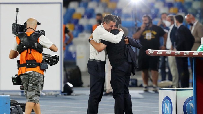 NAPLES, ITALY - JULY 12: Paolo Maldini AC Milan Technical director greets Gennaro Gattuso SSC Napoli coach before the Serie A match between SSC Napoli and  AC Milan at Stadio San Paolo on July 12, 2020 in Naples, Italy. (Photo by Francesco Pecoraro/Getty Images)