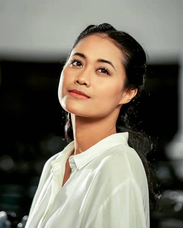 Putri Ayudya merupakan aktris sekaligus presenter yang cukup terkenal di industri hiburan. Bakatnya aktingnya sebagai seorang ibu di Film Kafir 2018, membuatnya mendapat penghargaan di Ajang Piala Citra 2018