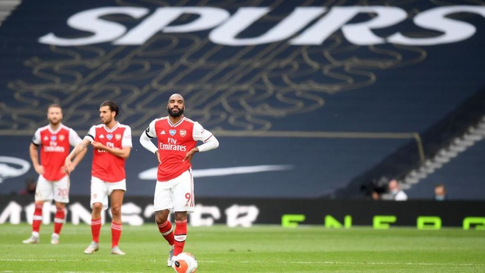 LONDON, ENGLAND - JULY 12: Alexandre Lacazette of Arsenal reacts after Tottenham Hotspur score their second goal during the Premier League match between Tottenham Hotspur and Arsenal FC at Tottenham Hotspur Stadium on July 12, 2020 in London, England. Football Stadiums around Europe remain empty due to the Coronavirus Pandemic as Government social distancing laws prohibit fans inside venues resulting in all fixtures being played behind closed doors. (Photo by Michael Regan/Getty Images)