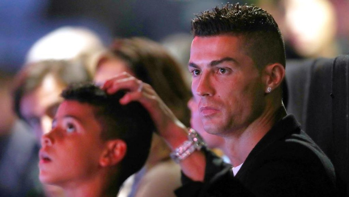 Cristiano Ronaldo dan putranya di tahun 2018. Foto: (Getty Images/Naomi Baker)