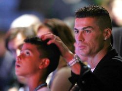 Cristiano Ronaldo Pernah Marahi Anak karena Minum Coca-Cola & Fanta!