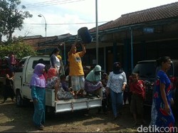 Protes Air Tidak Ngalir, Emak-emak Geruduk PDAM Cianjur