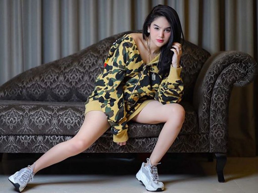 Hana Hanifah Terjerat Prostitusi, Ibunda Jatuh Sakit Hana Hanifah Terjerat Prostitusi, Ibunda Jatuh Sakit