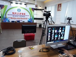 Hari Pertama Sekolah di Yogya Langsung Digelar Secara Online