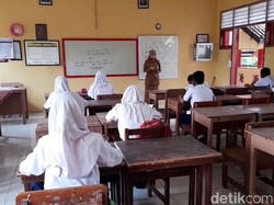 Kemendikbud: 8.522 Sekolah Belum Berlistrik, 42.159 Tak Ada Akses Internet