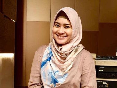 Intip Jeroan Rumah Ikke Nurjanah yang Homey Bernuansa Kayu