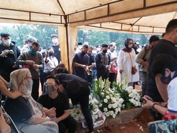 Hadiri Pemakaman Ayah Ivan Gunawan, Ini yang Dilakukan Ruben Onsu