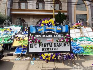 Gus Kamil Meninggal Kena Corona, Karangan Bunga Penuhi Rumah Duka