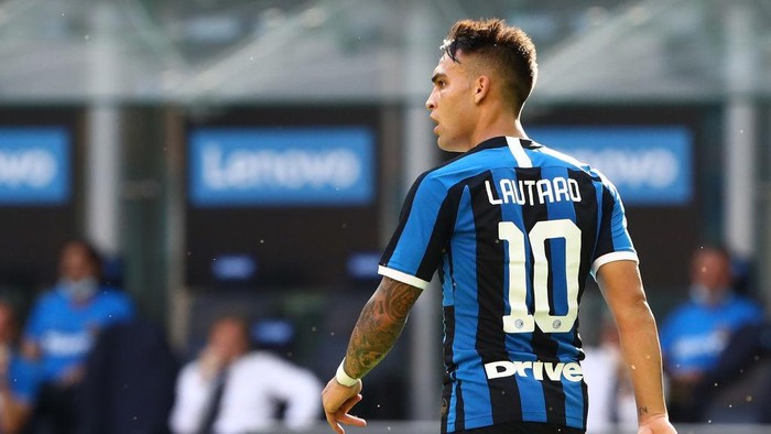 MILAN, ITALY - JULY 05:  Lautaro Martinez of FC Internazionale looks on during the Serie A match between FC Internazionale and Bologna FC at Stadio Giuseppe Meazza on July 5, 2020 in Milan, Italy.  (Photo by Marco Luzzani/Getty Images)