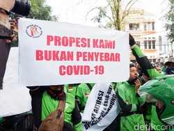 Tuntut Aktivasi-Bebas Rapid, Massa Ojol Demo di Balkot Bandung