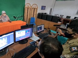 KBM Tatap Muka Batal, Dapur IT SMAN 4 Kota Sukabumi Tetap Sibuk